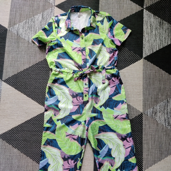 ASOS DESIGN shirt jumpsuit with tie waist in leaf print - Picture 2 of 9